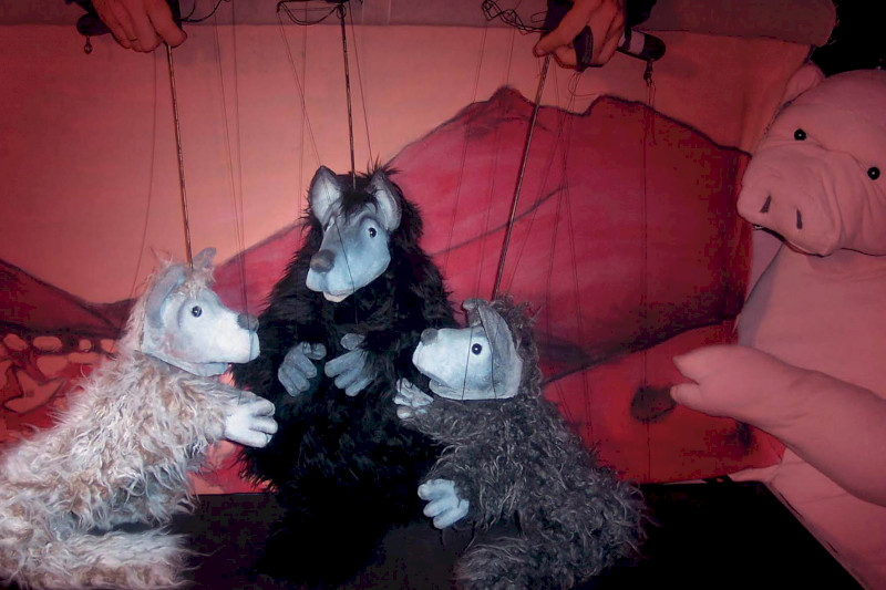 Die drei kleinen Wölfchen und das große böse Schwein